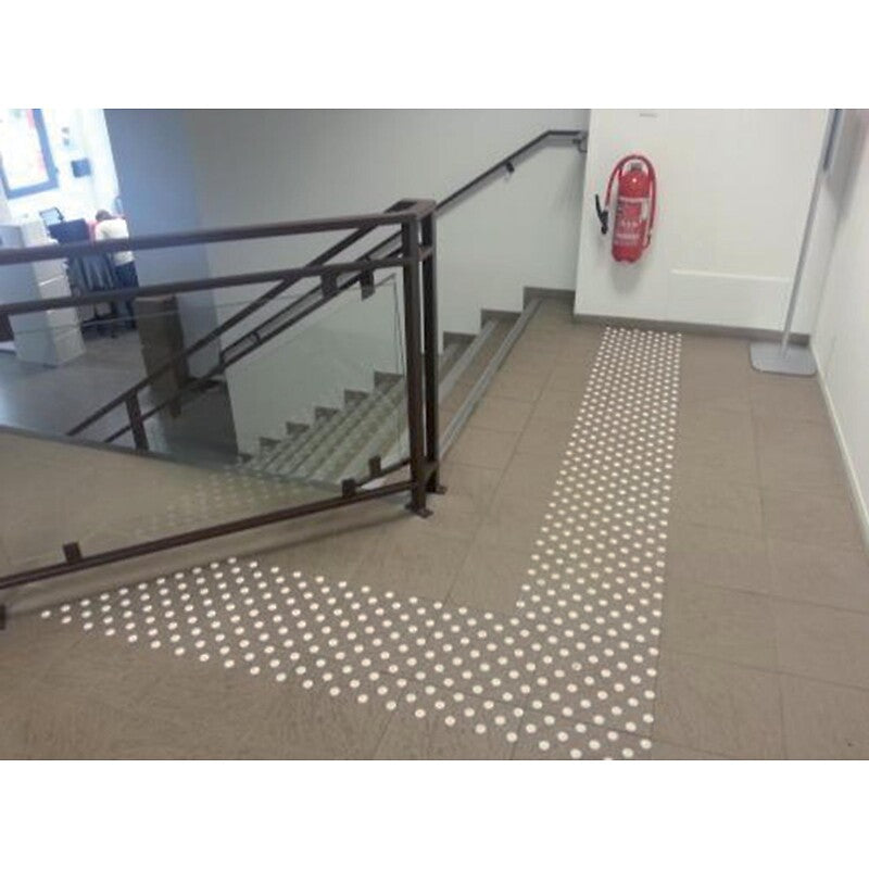Clous podotactiles d'éveil à la vigilance auto-adhésifs intérieur clarion en boîte de 200 pièces avec 3 gabarits coloris noir. quincaillerie sénégalaise, c'est la solution en ligne pour tous vos projets de bricolage et de construction au sénégal. accédez à une gamme variée de produits en quelques clics.