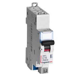 Disjoncteur dnx³ 4500 - auto/auto - u+n 230v~ 20a - 4,5ka - courbe c - 1 mod - ref.406784. quincaillerie sénégalaise, votre boutique en ligne pour une quincaillerie de qualité au sénégal. accédez facilement à une gamme variée d'outils et de matériaux.