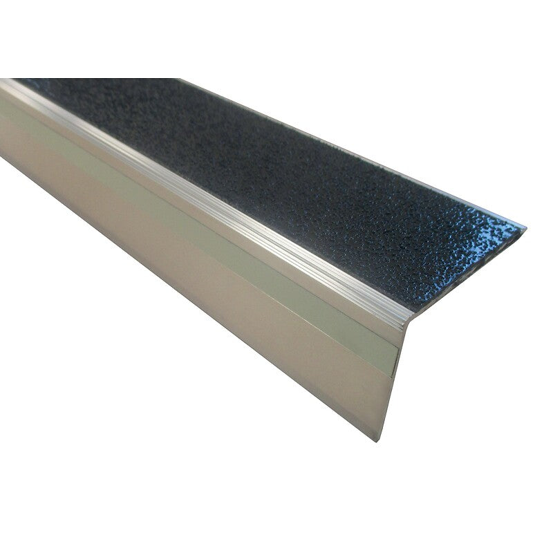 Nez de marche wacces avec anti-dérapant large - à visser - longueur 3 m - 60 x 46 mm. pour une quincaillerie de qualité au sénégal, faites confiance à quincaillerie sénégalaise, votre boutique en ligne. des produits sélectionnés avec soin et un service exceptionnel.