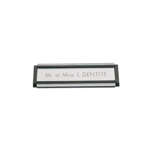 Plaque d'identité pour porte finition noir filet argent. quincaillerie sénégalaise est votre boutique en ligne de référence pour tous vos besoins en quincaillerie au sénégal. découvrez une large gamme de produits de qualité pour vos projets de construction et de rénovation.