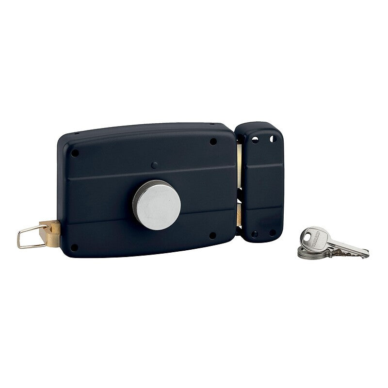 Serrure en applique horizontale à tirage et bouton pour porte de garage, cylindre ø 25 dépassant de 32 mm 3 clés gauche. avec quincaillerie sénégalaise, accédez à une quincaillerie complète en ligne au sénégal. des produits de qualité et un service client attentif pour vos besoins.