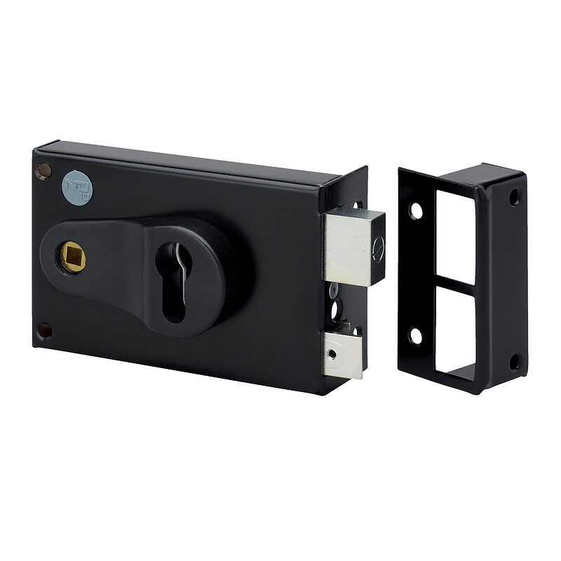 Serrure en applique type nd 10 modulable à cylindre européen horizontale à fouillot 772 gauche. quincaillerie sénégalaise, votre boutique en ligne de confiance pour des solutions de quincaillerie au sénégal. découvrez notre assortiment complet et commandez facilement.