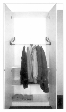 ÉLÉVATEUR DE GARDE ROBE ET PORTE HABITS LARG. INT. D'ARMOIRES 600 À 830 MM CHROMÉ​ ​. Pour des travaux réussis, optez pour Quincaillerie Sénégalaise. Une boutique en ligne fiable pour vos équipements de plomberie et bâtiment. Livraison rapide et produits de qualité.