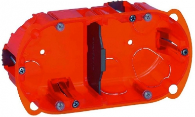 BOÎTE MULTIMATÉRIAUX BATIBOX 2 POSTES 4 À 5 MODULES MONTAGE VERTICAL OU HORIZONTAL - PROFONDEUR 40 MM. Quincaillerie Sénégalaise met à votre disposition une gamme complète de solutions pour vos besoins en bâtiment et plomberie. Qualité, fiabilité et rapidité sont nos maîtres mots. Faites vos achats en ligne en toute sérénité.