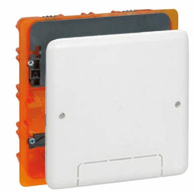 BOÎTIER BATIBOX MULTIMÉDIA CAPACITÉ MAXI 1X5 MODULES DIM. 142X142X50 MM. Quincaillerie Sénégalaise est la solution idéale pour tous vos besoins en matériel de plomberie et quincaillerie. Des produits fiables et un service client dédié. Faites confiance au leader du marché au Sénégal.