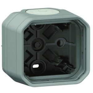 BOÎTIER SAILLIE ÉTANCHE PLEXO 1 POSTE AVEC 2 EMBOUTS À MEMBRANE ET 1 ENTRÉE - GRIS. Quincaillerie Sénégalaise est l'adresse incontournable pour vos achats de quincaillerie et d'outillage au Sénégal. Nous servons aussi bien les particuliers que les professionnels. Découvrez nos offres exclusives en ligne.