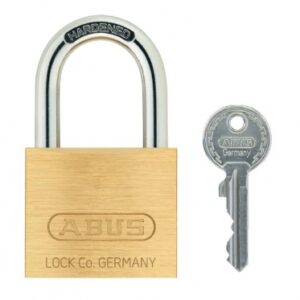 CADENAS BOÎTIER LAITON 60/45 MM ANSE ACIER H. 26 MM. Trouvez tout ce dont vous avez besoin pour vos travaux chez Quincaillerie Sénégalaise. Du matériel de plomberie aux équipements industriels, nous avons ce qu’il vous faut. Commandez facilement et bénéficiez d’un service rapide.