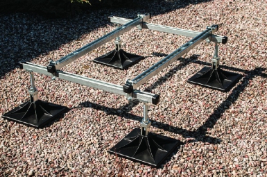 CHASSIS DE TOITURE SUR 4 PIEDS NOIRS AVEC CAOUTCHOUC ANTI-VIBRATIONS POUR 2 UNITÉS - DTU 43.1 - DIM. 1200X2-1000X2 H. 800 MM - POIDS MAX.500 KG. Quincaillerie Sénégalaise met à votre disposition des solutions complètes pour vos travaux de construction et de rénovation. Commandez en ligne et bénéficiez de notre service rapide et professionnel.