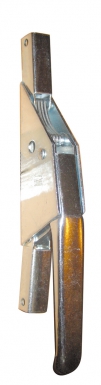 CRÉMONE EN APPLIQUE FINITION PARKÉRISÉ POUR TRINGLES PLATES 14 MM L 1,50 M. Quincaillerie Sénégalaise vous accompagne dans tous vos projets de construction et d'aménagement. Nous proposons des produits adaptés aux standards les plus exigeants. Faites vos achats en ligne en toute confiance.