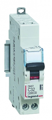 DISJONCTEUR PHASE+NEUTRE DNX³4500 6KA ARRIVÉE BORNE AUTOMATIQUE SORTIE BORNE À VIS - 1P+N 230V~ 32A COURBE C - 1 MODULE. Quincaillerie Sénégalaise, c’est l’expertise et le savoir-faire au service de vos projets. Découvrez nos outils et équipements pour la maison ou l’industrie. Commandez dès aujourd’hui et facilitez vos travaux.