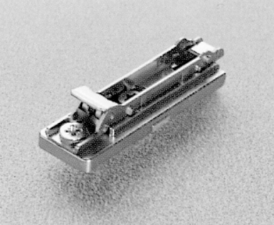 EMBASE ZAMAC DROITE À CLIPS ET RÉGLAGE VERTICAL ( PRIX AU 100 P. )