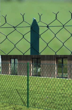 GRILLAGE SOUPLE SIMPLE TORSION PLASTIFIÉ VERT MAILLE DE 50X50 MM FIL Ø 2,40 MM HAUTEUR 1,75 M ROULEAU DE 25M COMPACTÉ. Quincaillerie Sénégalaise, votre spécialiste en quincaillerie et équipement industriel, vous offre des produits durables et performants. Faites vos achats en ligne et gagnez du temps. Nos experts sont là pour vous conseiller.