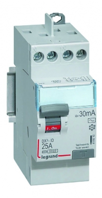 INTERRUPTEUR DIFFÉRENTIEL DX³-ID ARRIVÉE HAUTE ET DÉPART HAUT À VIS - 2P 230V~ 25A TYPEAC 30MA - 2 MODULES. Pour des travaux réussis, optez pour Quincaillerie Sénégalaise. Une boutique en ligne fiable pour vos équipements de plomberie et bâtiment. Livraison rapide et produits de qualité.