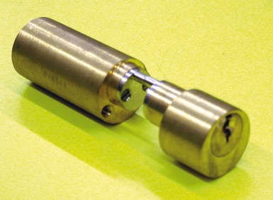 JEU DE CYL. SÉRIE JPM VEGA LAITON POLI 3 CLÉS LONGUEUR 45 MM. Chez Quincaillerie Sénégalaise, nous facilitons vos travaux grâce à une offre complète d’outils et d’équipements. Des produits fiables et durables pour tous vos projets. Faites le choix de la qualité.