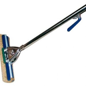 LAVE SOL AVEC POIGNÉE ESSOREUSE - SEMELLE 50X28MM, MANCHE ACIER CH. 1,30M - ÉPONGE SYNTHÉTIQUE 28CM AVEC TAMPON À RÉCURER. Quincaillerie Sénégalaise est le leader de la vente en ligne d'équipements de bâtiment au Sénégal. Notre catalogue varié répond à vos besoins en plomberie et quincaillerie. Choisissez l'efficacité et la qualité.