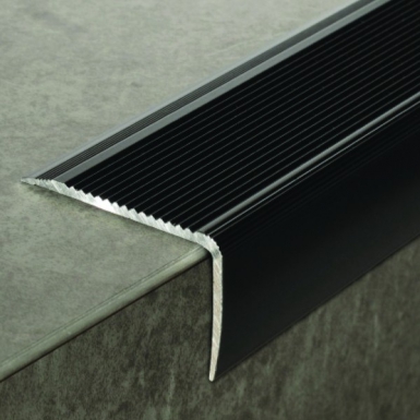 NEZ DE MARCHE STRIÉ 44V A 50X32MM - 3,00 M ADHÉSIVÉ PROFIL TAPE M - NOIR. Quincaillerie Sénégalaise est votre partenaire de choix pour le bâtiment et la plomberie au Sénégal. Une large gamme de produits à des prix compétitifs. Commandez facilement en ligne.