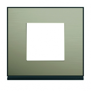PLAQUE GALLERY HORIZONTAL ENTRAXE 71 MM 1 POSTE BRONZE EFFET BRONZE. Quincaillerie Sénégalaise est votre partenaire de choix pour le bâtiment et la plomberie au Sénégal. Une large gamme de produits à des prix compétitifs. Commandez facilement en ligne.