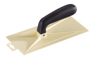 PLATOIR À GRÉSER- RIGIDE - POIGNÉE PLASTIQUE RENFORCÉ - 28 X 13 CM. Avec Quincaillerie Sénégalaise, trouvez tout le matériel de plomberie, quincaillerie, et bâtiment dont vous avez besoin. Nous proposons une large gamme d'équipements fiables pour vos travaux. Simplifiez vos projets grâce à notre service rapide et efficace.