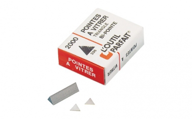 POINTES TRIANGLES POUR APPAREIL À VITRER - BOÎTE DE 2000. Avec Quincaillerie Sénégalaise, trouvez tout le matériel de plomberie, quincaillerie, et bâtiment dont vous avez besoin. Nous proposons une large gamme d'équipements fiables pour vos travaux. Simplifiez vos projets grâce à notre service rapide et efficace.