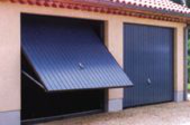 PORTE DE GARAGE BASCULANTE DÉBORDANTE 124 ACIER GALVA PRÉPEINT LXH: 2375X2000 MM. Besoin de matériel de quincaillerie ou de plomberie ? Quincaillerie Sénégalaise propose des produits adaptés à vos projets de construction ou de rénovation. Bénéficiez de notre expérience et de nos prix compétitifs.