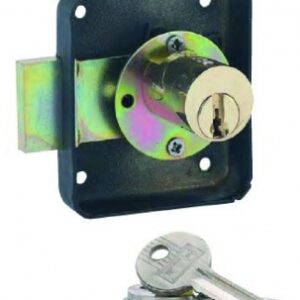SERRURE POUR MEUBLE À  CYLINDRE 70X50 MM AXE À 25 MM DROITE C28 MM Ø 23 MM. Avec Quincaillerie Sénégalaise, bénéficiez de produits de quincaillerie et de plomberie de haute qualité pour tous vos projets. Notre boutique en ligne vous facilite la vie avec un service rapide et fiable.