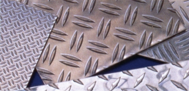 TÔLE ALUMINIUM DAMIER 2000X1000 MM ÉP. 4,5 MM POIDS 18,00 KG. Quincaillerie Sénégalaise est votre partenaire de confiance pour tous vos besoins en quincaillerie et bâtiment. Découvrez nos produits de haute qualité adaptés aux professionnels et particuliers. Commandez facilement en ligne et recevez vos articles rapidement.