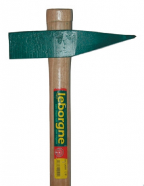 TÊTU DE MAÇON TÊTE CREUSE ET POINTE, MANCHE FRÊNE, TÊTE 35X26 - POIDS 1200 G. Quincaillerie Sénégalaise met à votre disposition une gamme complète de solutions pour vos besoins en bâtiment et plomberie. Qualité, fiabilité et rapidité sont nos maîtres mots. Faites vos achats en ligne en toute sérénité.
